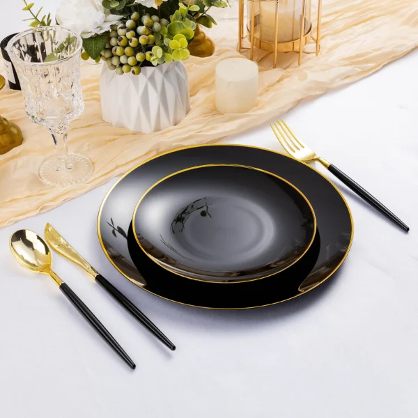 Black and gold plastic cutlery 1