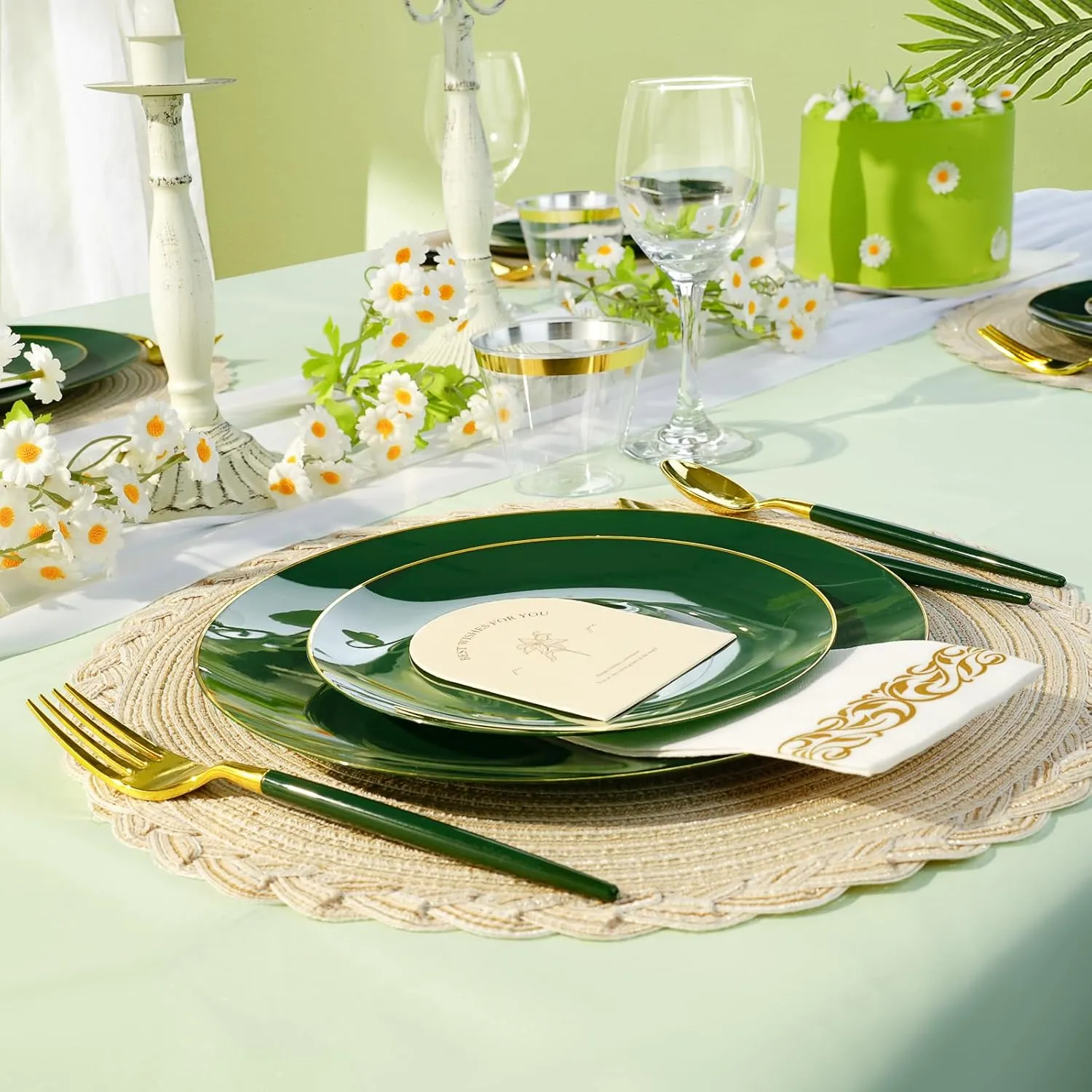 green-plastic-party-plates
